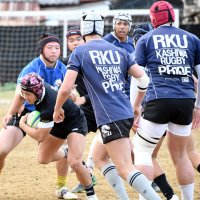 練習に励む流通経大柏の選手ら