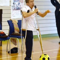 「ベトちゃんドクちゃん」の弟ドクさん、白井中で講演　「武力ではなく言葉で」平和訴え　ベトナム戦争結合双生児