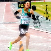 １２位でゴールした市船橋のアンカー古屋颯太＝２１日、たけびしスタジアム京都