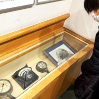 戦時中、松本ピアノ工場で航空機の修理のため使われていた計器類