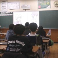 話し合いの前に、生徒たちは漫画形式の映像を視聴した