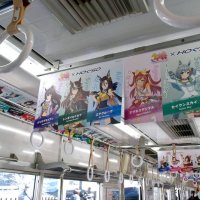 “ウマ娘トレイン”の車内に設置されたポスター