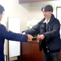 「危ないよ、待ってて」飛び降りようとした中学生を制止　君津の大学生に人命救助感謝状　君津署