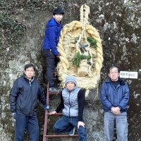 疫病神退散願い大わらじ　集落の境につり下げ　富津