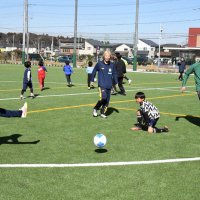 選手と親子　サッカーで交流　船橋　ジェフ新施設竣工祝い