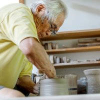 「鉄絵銅彩」の技法追求　千葉市で作陶、神谷紀雄　公立美術館で初個展