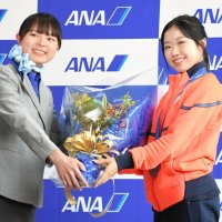 「感動をありがとう」　成田空港、ファン４００人出迎え　５３人に感謝、ねぎらい　ミラノ五輪選手団帰国