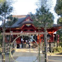 地名由来の飯香岡八幡宮　頼朝、義満、家康が信仰　八幡宿駅（内房線）　【駅から２ｋｍのおもしろ散歩　千葉地理学会】