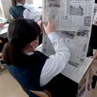 同じ日の２新聞読み比べ　千葉市立幸町第二中学校　【ＮＩＥ報告　千葉県内実践校の取り組み】