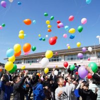 １２４年の歴史に幕、総野小で閉校イベント　風船５００個飛ばし別れ惜しむ　勝浦