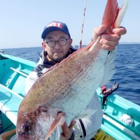 保田沖で釣り上げたマダイ（写真は「村井丸」提供）
