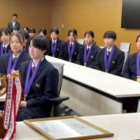 全国選抜で連覇誓う　千葉経大付高ソフト部、千葉市役所訪問　「いつも通りに」市長エール