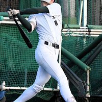逆方向へ強い打球　柴田樹左翼手　【聖地へ挑む　専大松戸ナインいざ甲子園】