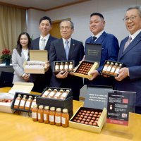 最新農法で濃厚味わい　栽培し加工　市長絶賛「高級感ある」　船橋産トマトジュース披露