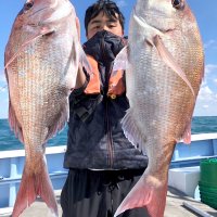 鹿島沖で釣り上げたマダイ（写真は「幸栄丸」提供）
