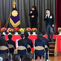 手話取り入れ卒業式　八積小、福祉教育で　長生
