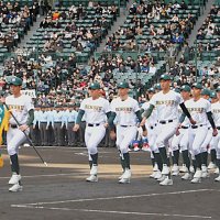 専大松戸ナイン堂々行進　春の選抜高校野球開幕　第３日の２１日、北照（北海道）と初戦