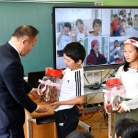 神崎・米沢小４年生　手作り梅干し贈る　５月の発酵マラソンで活用
