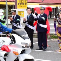 鳳神ヤツルギ、一日署長に　春の交通安全運動　長生地域「スロー宣言」も