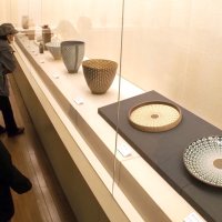 作陶５０年の軌跡たどる　幾何学文中心に１００点披露　袖ケ浦・飯塚勝康回顧展