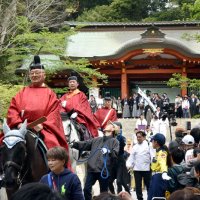 平安さながら　氏子ら行進　香取神宮１２年に１度式年神幸祭　装束や甲冑身にまとい　鳥居河岸から御座船も