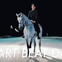 山下さんが出演しているＣＭの一場面（船橋競馬提供）