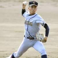 千葉学芸―二松学舎大柏　９回途中まで無失点と好投した千葉学芸・中野＝１９日、茂原市の長生の森公園野球場