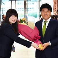 「スピード感持ち運営」　伊藤市長２期目初登庁　香取