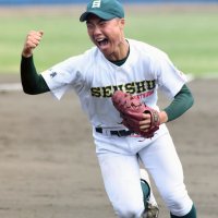 東京学館浦安戦の３番手で登板した専大松戸・松岡＝県総合ＳＣ