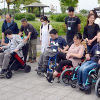 自分の足で“コギー”たい　新型車いす体験会　市原