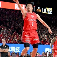 赤のアリーナ熱狂　千葉ジェッツ