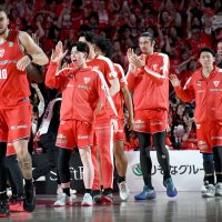 ＣＳ準々決勝の第３戦で群馬を下し、喜ぶ千葉Ｊの選手ら