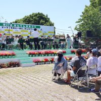 お笑いライブやグルメ盛況　恒例はんてん木まつり　東金・浅井病院