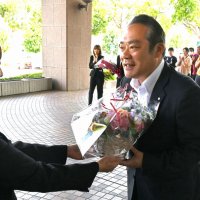 「職員一丸で課題に対応」　栄・橋本町長、２期目へ決意