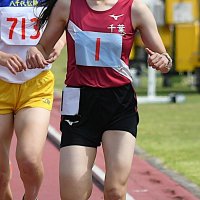 女子の８００メートルと１５００メートルを制した県千葉・松家和奏