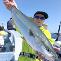 鹿島沖でゲットしたワラサ（写真は「幸栄丸」提供）