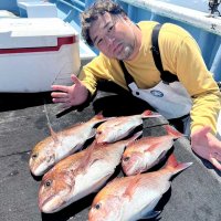 鹿島沖で釣り上げたマダイ（写真は「幸栄丸」提供）