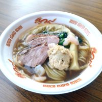 「ＯＮＯｄｅら～めんＨ」の甘エビを使ったラーメン。落花生ペーストのトッピングも用意している